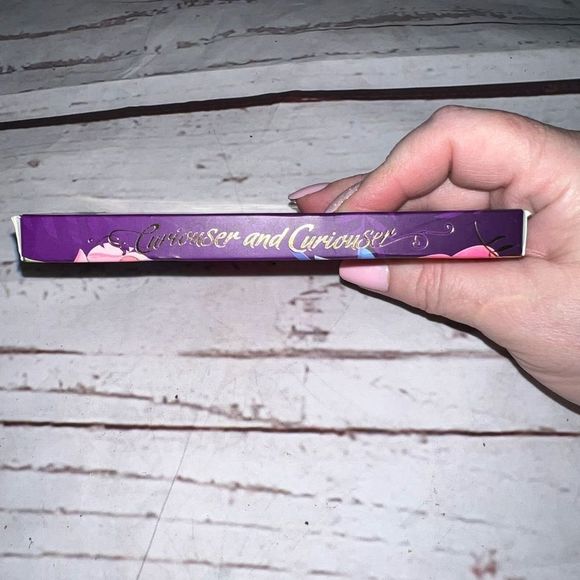 BEAUTIFULLY Disney Alice Wonderland Cheshire Cat Curiouser Eyeshadow Palette NLA - Picture 10 of 10